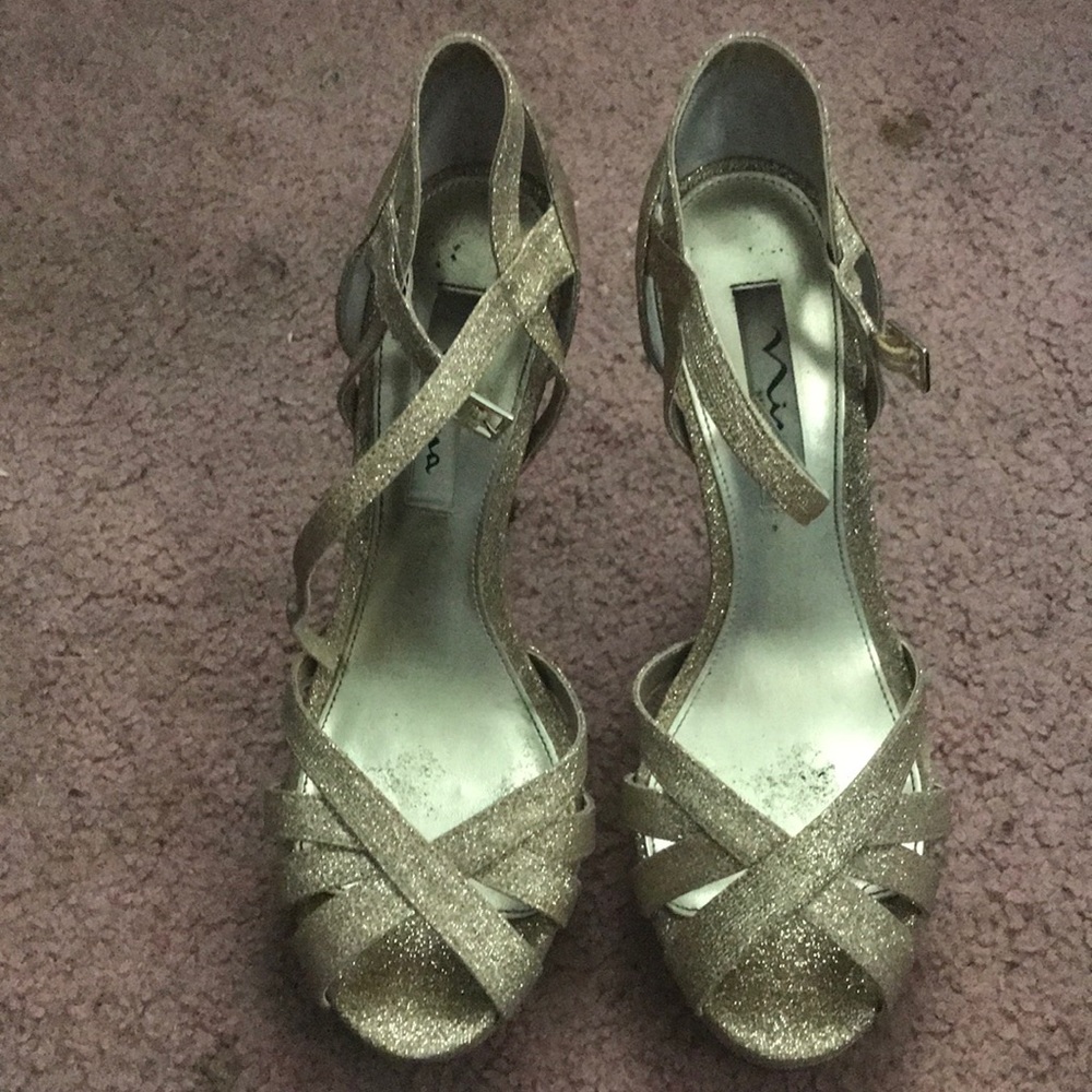 Sparkly gold heels perfect for prom